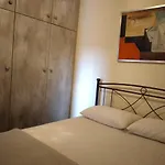Aspasia House Oítilon