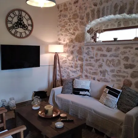 Aspasia House Οίτυλο