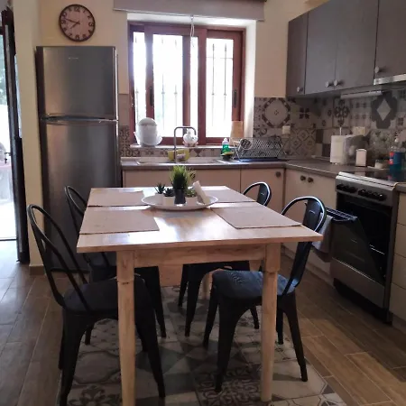 Aspasia House Οίτυλο