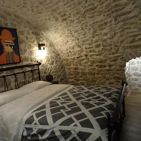 Aspasia House Étilo