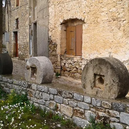 Aspasia House Οίτυλο