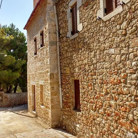 Aspasia House Οίτυλο