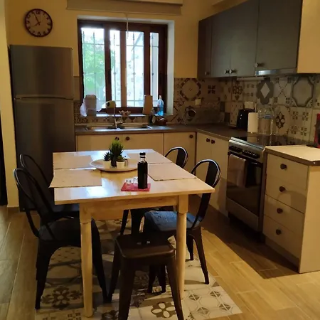 Aspasia House Oitylo