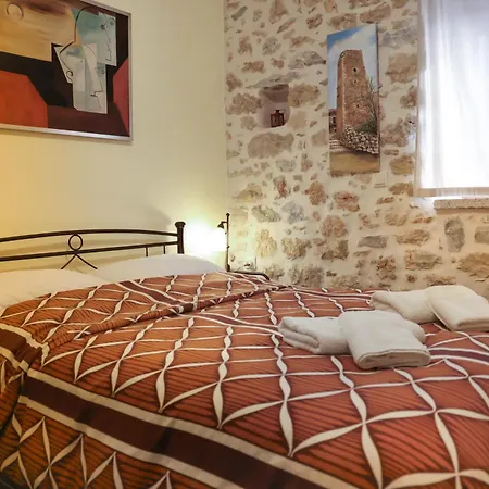 Aspasia House Итилон