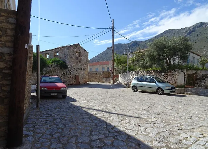 Aspasia House * Oítilon