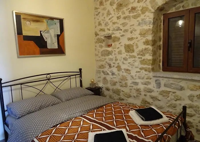 Aspasia House Oítilon