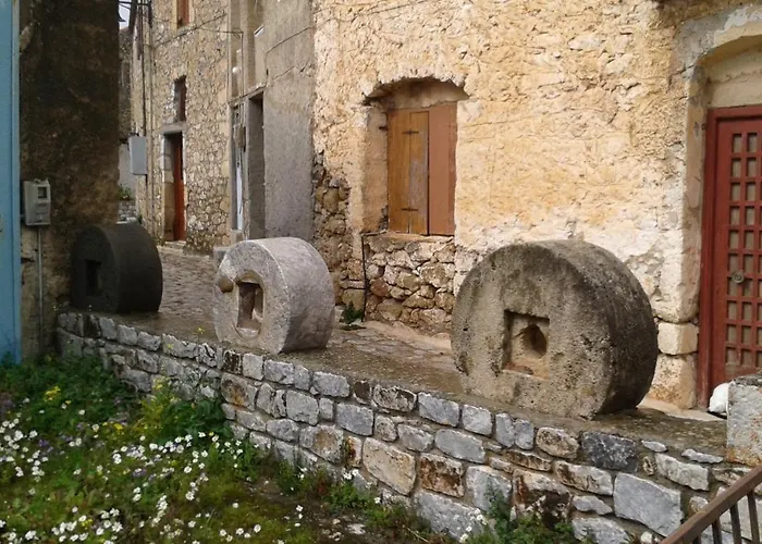 Aspasia House Oítilon