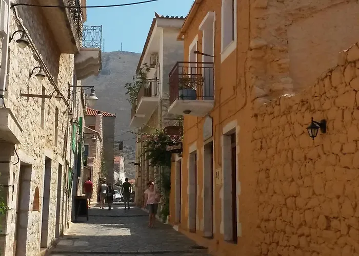 Aspasia House * Oítilon