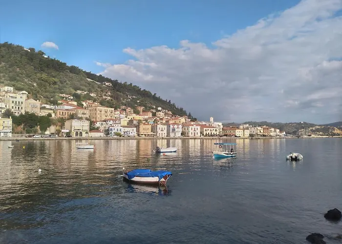 Aspasia House * Oítilon