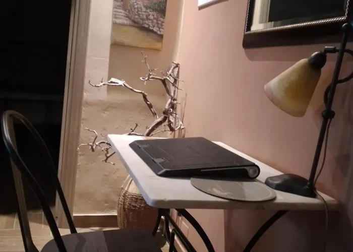 Aspasia House * Oítilon