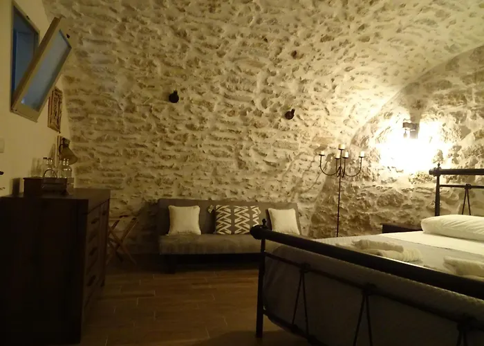 Aspasia House * Oítilon