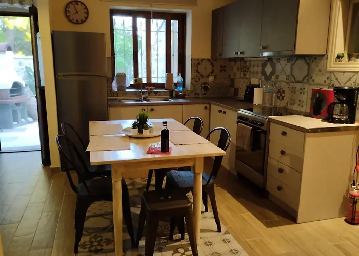 Aspasia House Итилон