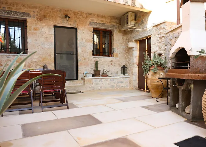 Aspasia House * Oítilon